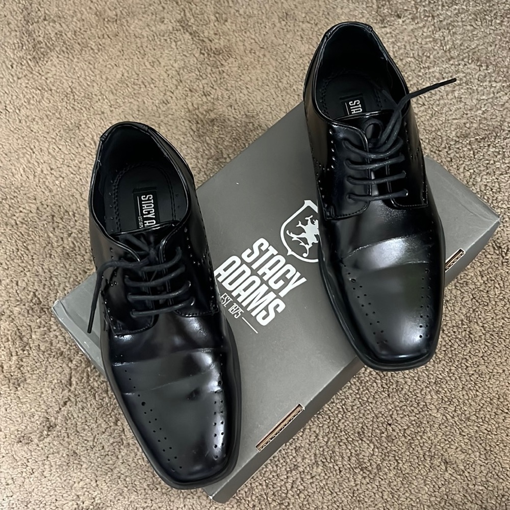Black dress shoes